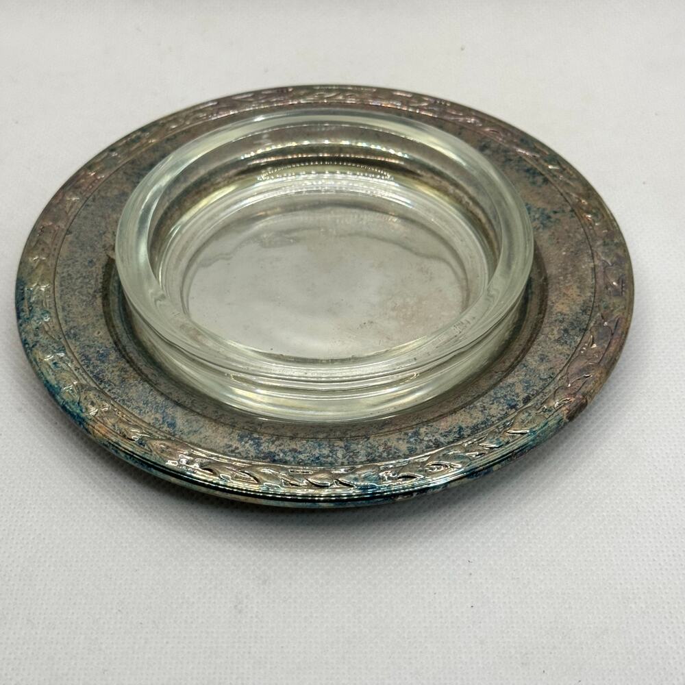 Vintage Oneida Ashtray on Silver Tone Metal Tray Measures 5.5"